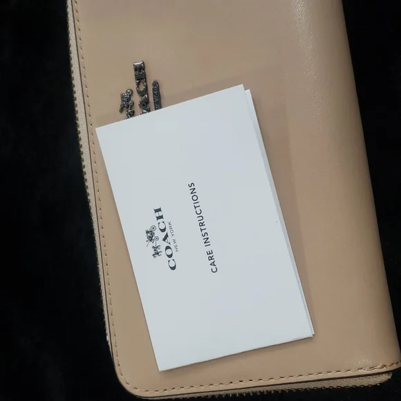 NEW Coach Wallet - Picture 3 of 7